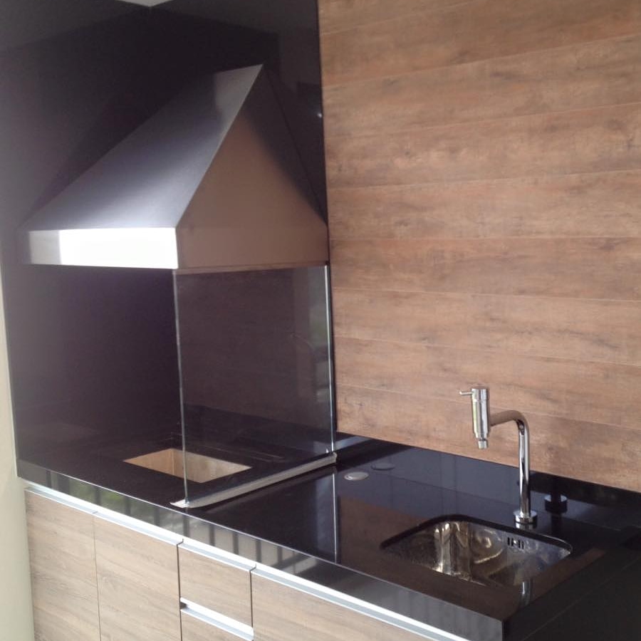 Desenvolvemos e executamos projetos de churrasqueira em sua área gourmet de acordo com a sua necessidade. Clique e conheça a Colonial Churrasqueiras