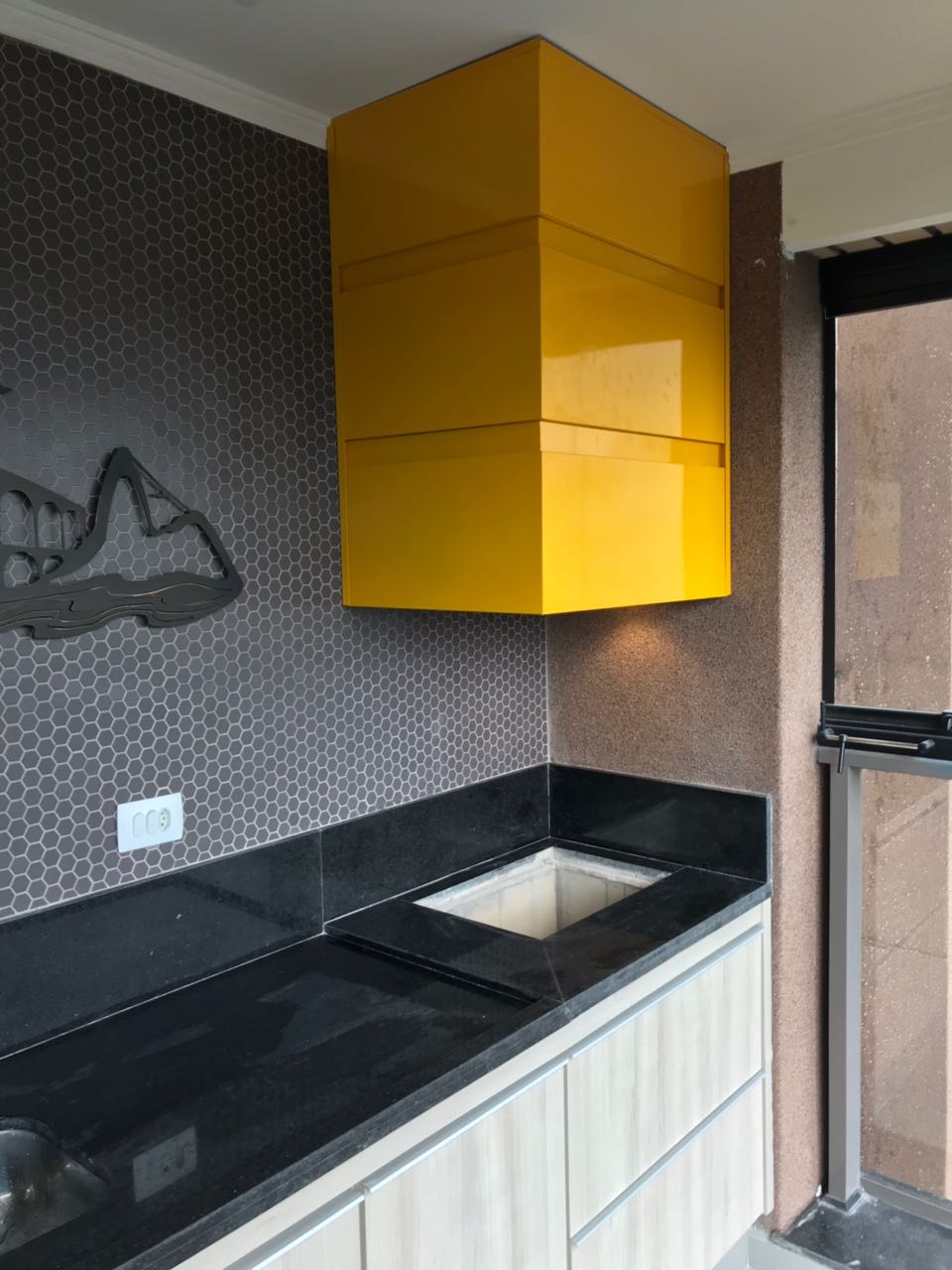 Desenvolvemos e executamos projetos de churrasqueira em sua área gourmet de acordo com a sua necessidade. Clique e conheça a Colonial Churrasqueiras