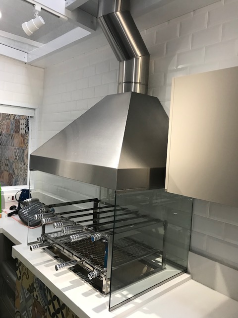 Desenvolvemos e executamos projetos de churrasqueira em sua área gourmet de acordo com a sua necessidade. Clique e conheça a Colonial Churrasqueiras