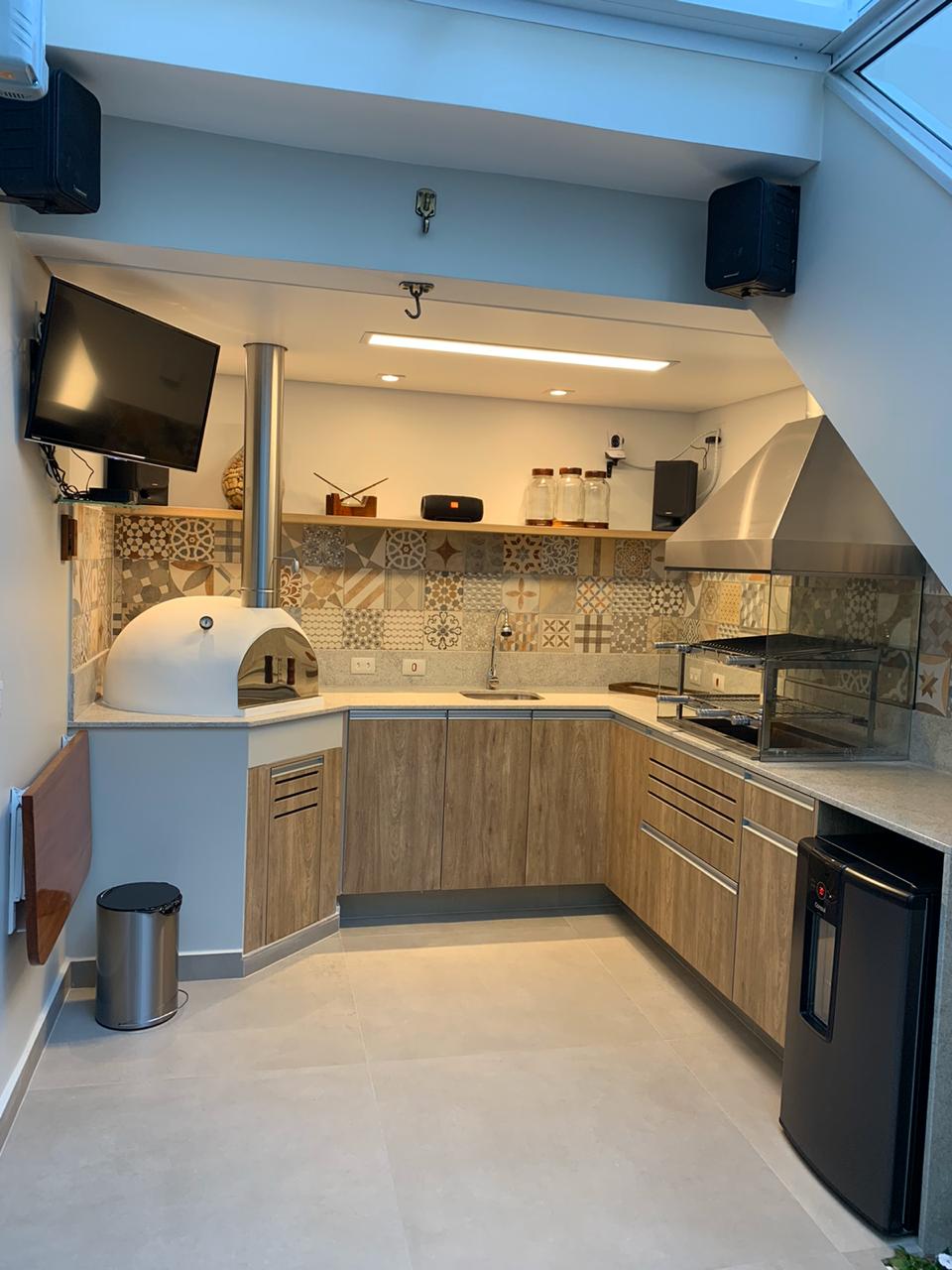 Desenvolvemos e executamos projetos de churrasqueira em sua área gourmet de acordo com a sua necessidade. Clique e conheça a Colonial Churrasqueiras