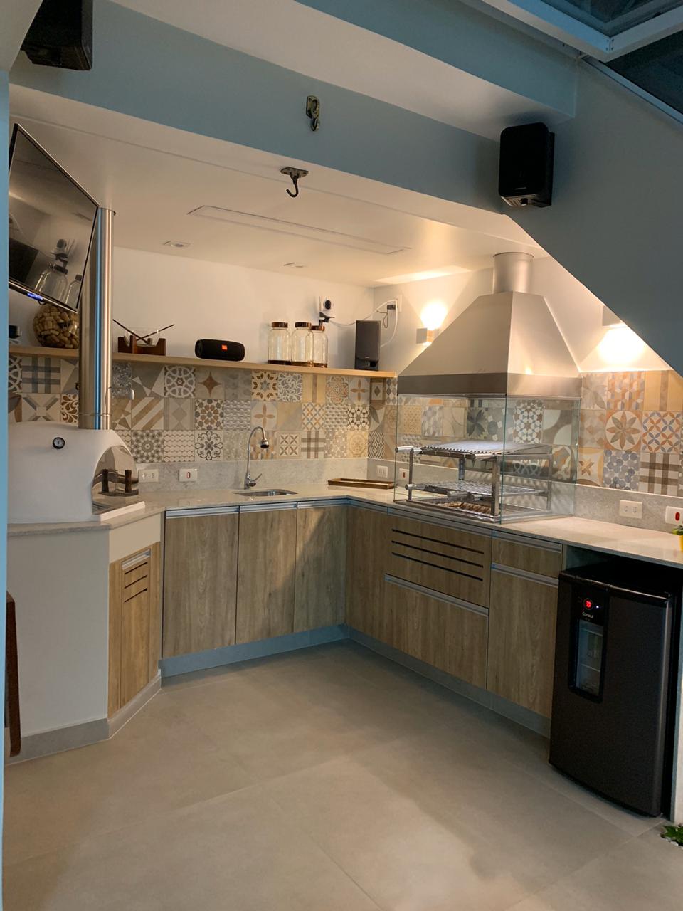 Desenvolvemos e executamos projetos de churrasqueira em sua área gourmet de acordo com a sua necessidade. Clique e conheça a Colonial Churrasqueiras