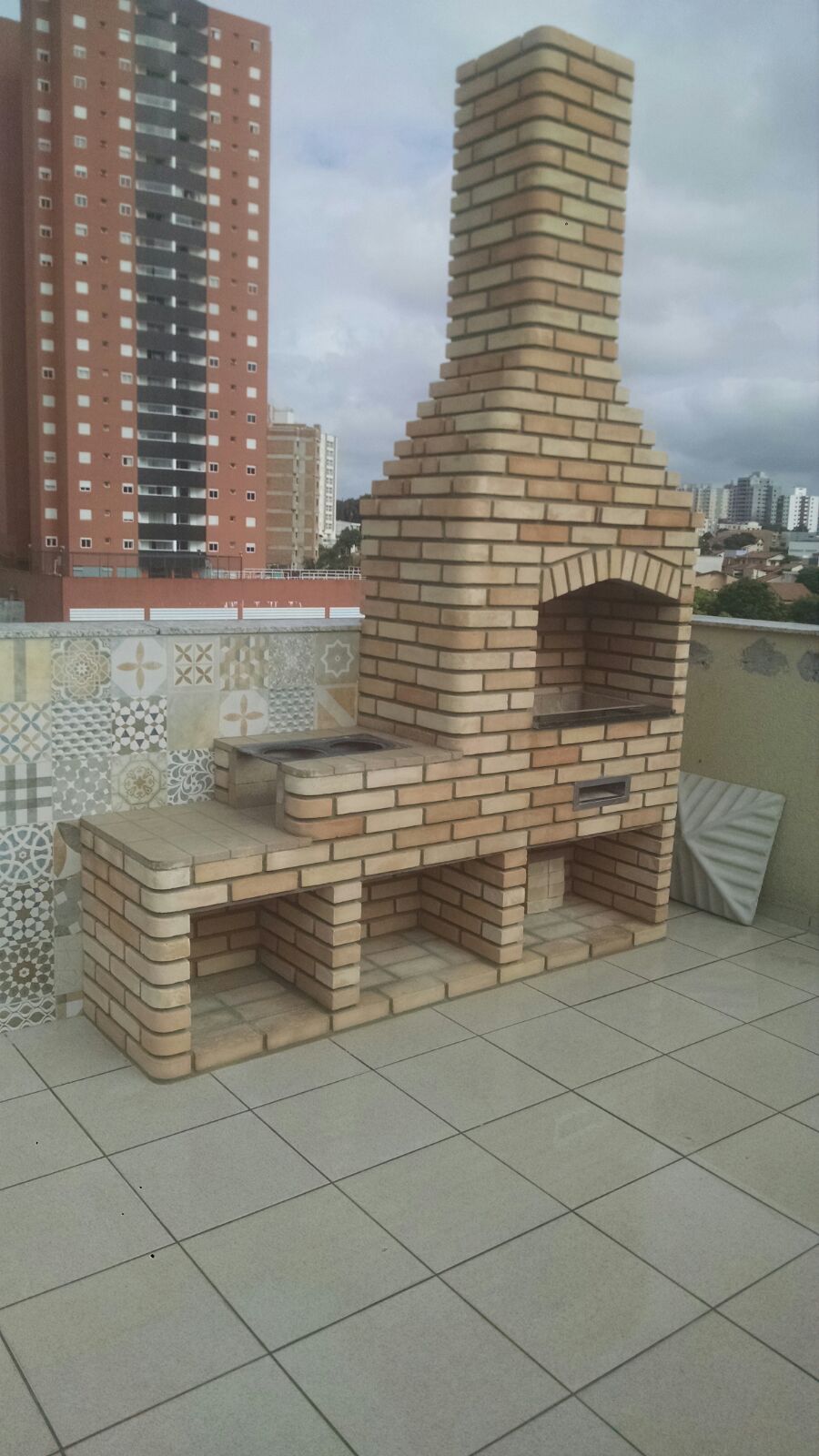 Temos a solução para a sua area de churrasco. Desenvolvemos executamos projetos de churrasqueiras conforme a sua necessidade. Clique e confira