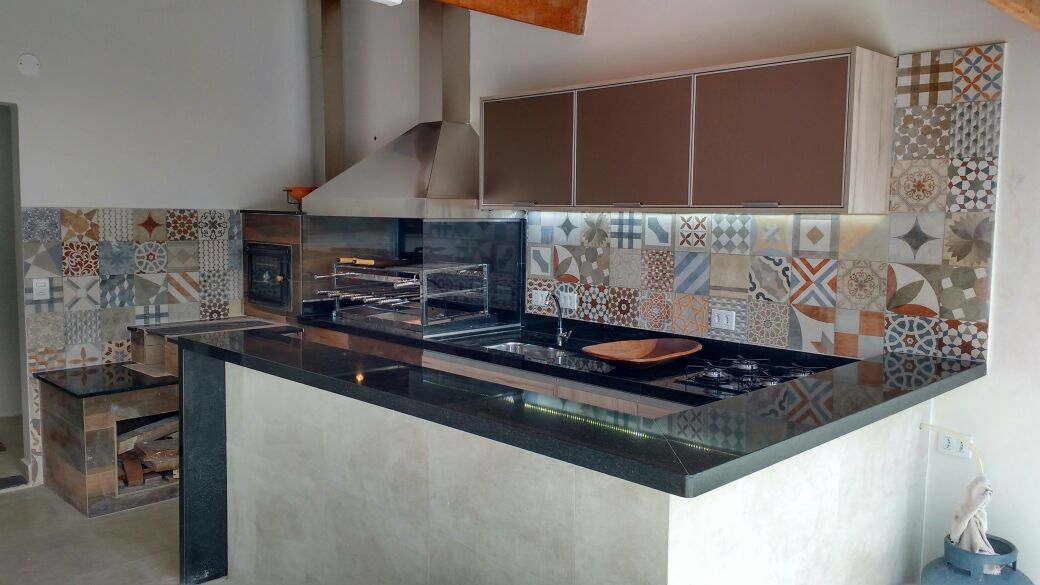 HIGH TECH CLAUDIO E PATRICIA.jpg