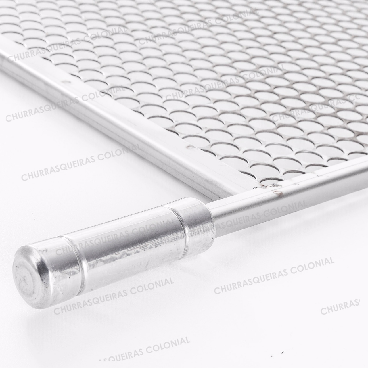 Aqui você encontra grelha em aço inox para churrasqueira a pronta entrega de várias medidas e modelos. Clique e conheça a Colonial Churrasqueiras