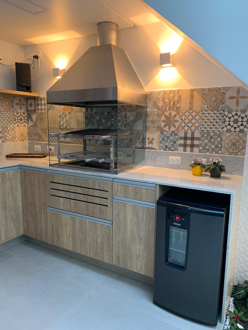 Desenvolvemos e executamos projetos de churrasqueira em sua área gourmet de acordo com a sua necessidade. Clique e conheça a Colonial Churrasqueiras