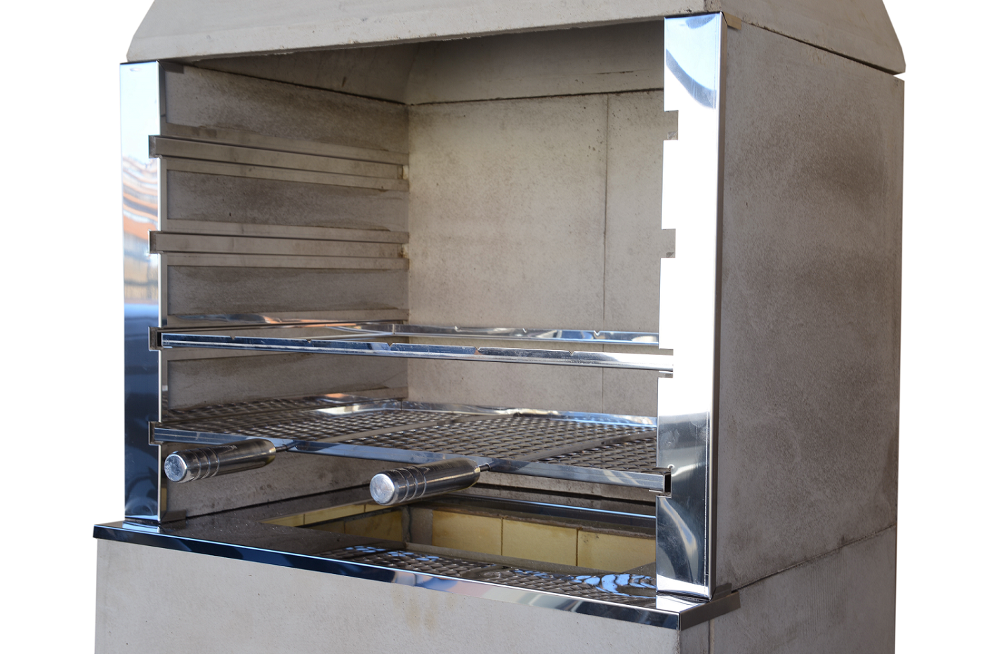 Aqui você encontra churrasqueira pré moldada natural com várias medidas direto da fábrica alem de uma grande variedade de acessórios para churrasqueiras. Clique e confira