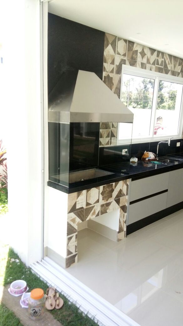 A Colonial Churrasqueiras desenvolve e executa projetos de churrasqueira high tech para sua área gourmet de acordo com a sua necessidade. Clique e confira