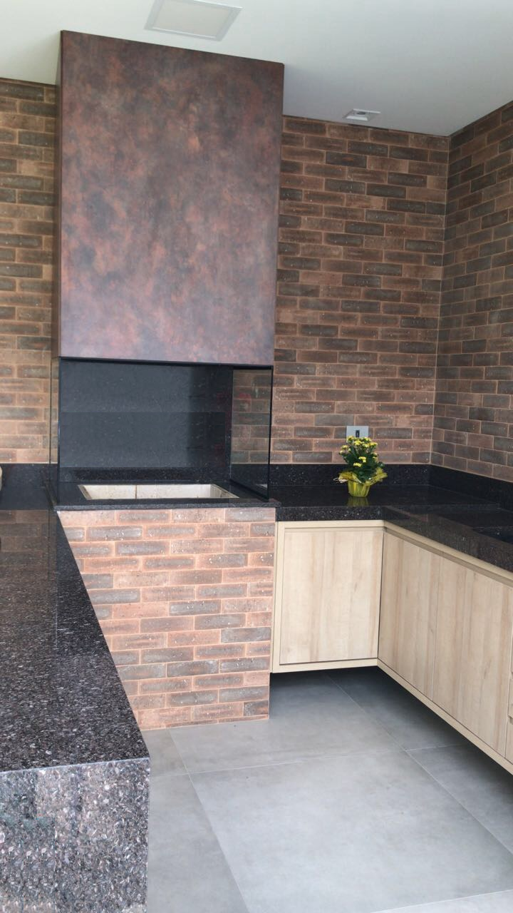 Desenvolvemos e executamos projetos de churrasqueira em sua área gourmet de acordo com a sua necessidade. Clique e conheça a Colonial Churrasqueiras